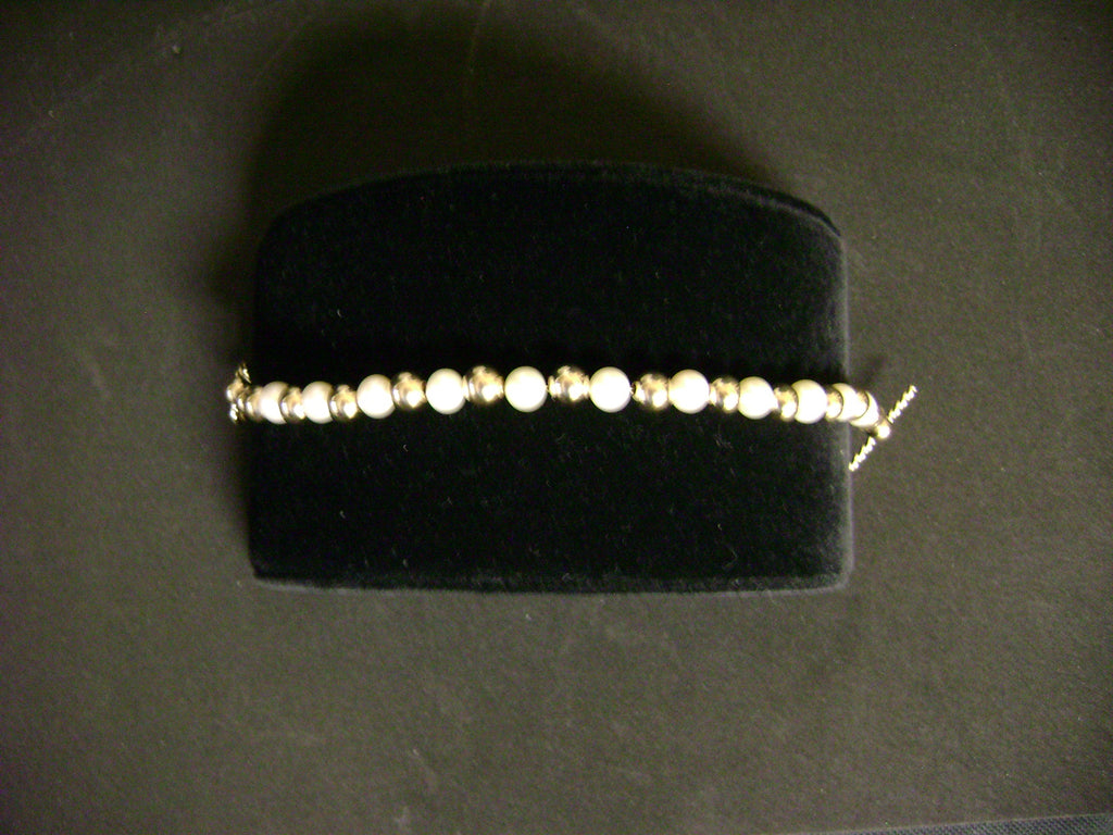 Pearl and Gold bracelet